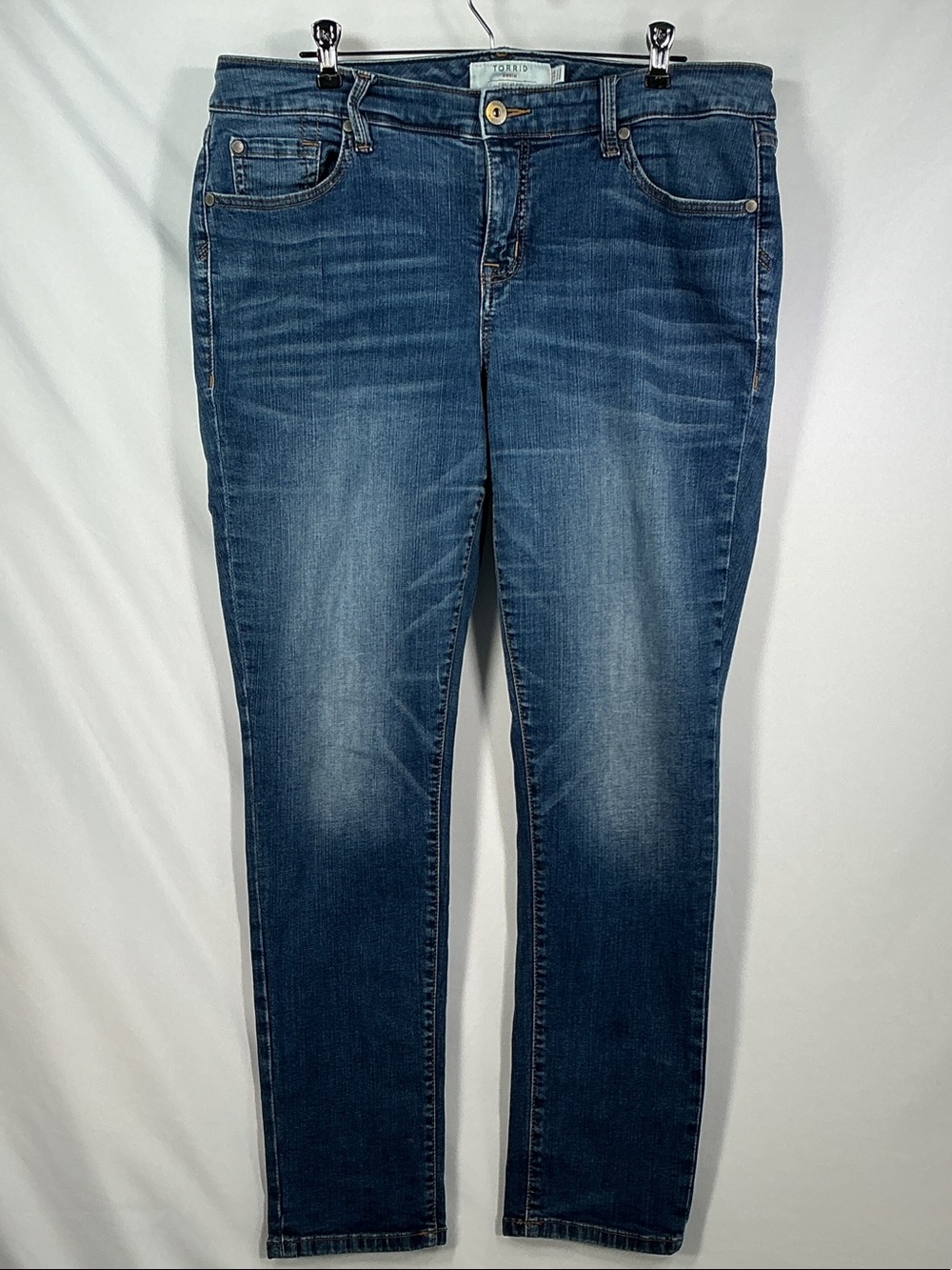 Torrid First At Fit Mid Rise Skinny Jeans 14R Medium Wash Blue Denim Plus Size